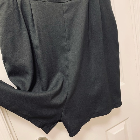 Beautiful black romper 🖤🌺 size 6 - Picture 6 of 14